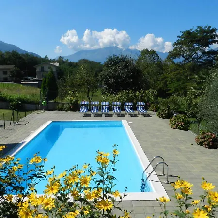 Apartahotel Girasole Casa Gialla Colico
