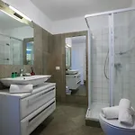 Girasole Casa Gialla 公寓式酒店 4*