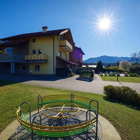 Girasole Casa Gialla Hotel apartamentowy Colico