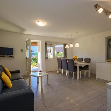 Girasole Casa Gialla Hotel apartamentowy
