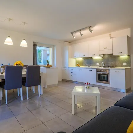 Girasole Casa Gialla Hotel apartamentowy 4*