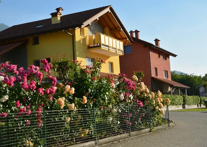 Hotel apartamentowy Girasole Casa Gialla Colico