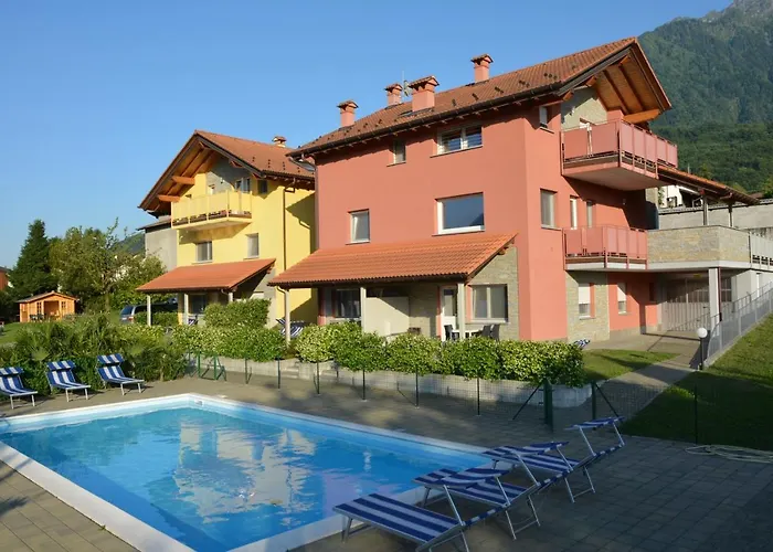 Girasole Casa Gialla Hotel apartamentowy Colico