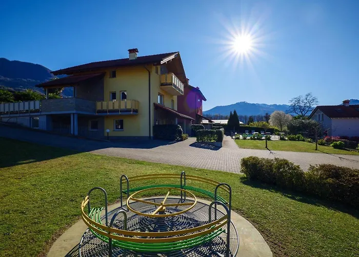 Girasole Casa Gialla Hotel apartamentowy Colico