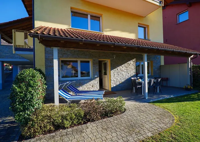 Girasole Casa Gialla Hotel apartamentowy Colico