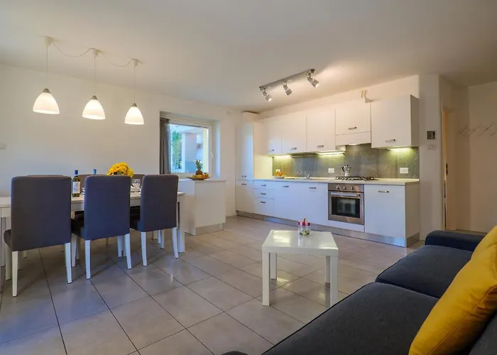 Girasole Casa Gialla Hotel apartamentowy 4*