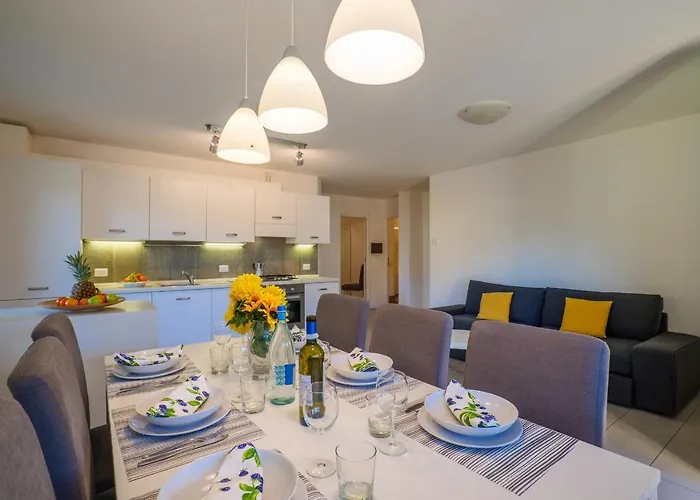 Hotel apartamentowy Girasole Casa Gialla