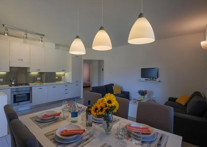 Girasole Casa Gialla Hotel apartamentowy 4*