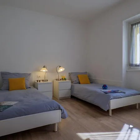 Aparthotel Girasole Casa Gialla Colico